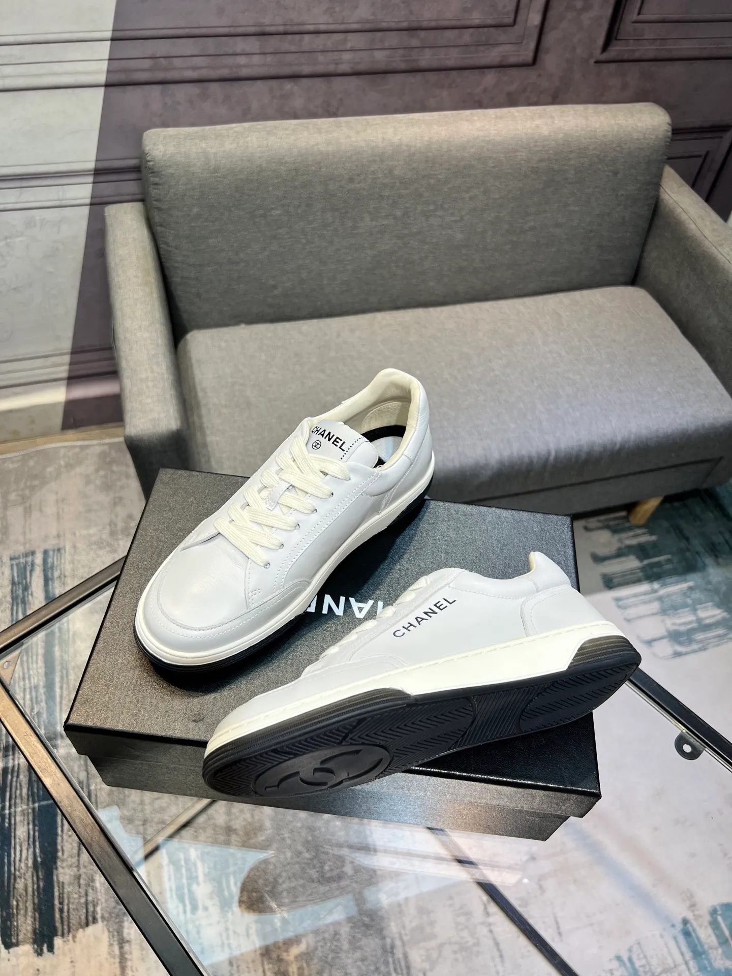 Men's men's shoes💰660 Exclusive real shots (top version) CHANEL Chanel's new panda sneakers Panda shoes Chanel 2025ss color matching thick-soled casual sports shoes sneakers Counter synchronization The counter is very popular Very difficult to buy a shoe The most popular thick-soled panda shoes on the Internet It is obvious that Xiaoxiang control cannot miss it Simple and versatile white shoes that have both good looks and comfort Thick sole increases height, is super versatile and can be worn with eyes closed😍 Whoever wears it will look better. Upper: calfskin. Lining: imported sheepskin lining. Outsole: TPU original outsole. Size: 35-44 (41 for women, 40 for men, custom made).
